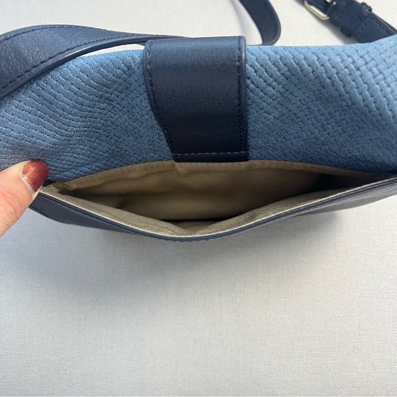 Talbots Pebbled Leather Crossbody Purse Saddle Bag Blue Magnetic Closure Pocket - Picture 5 of 8